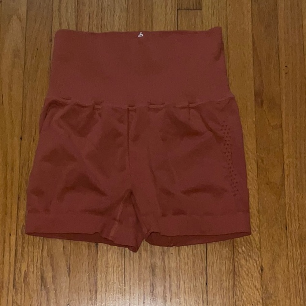 🧡NWOT FREE PEOPLE GOOD KARMA RUNNING SHORTS - Picture 2 of 8